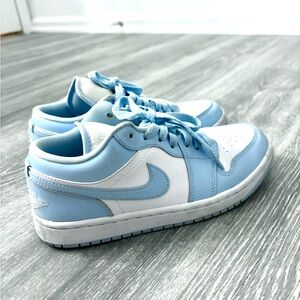 Wmns Air Jordan 1 Low 'Ice Blue'